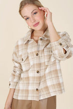 Load image into Gallery viewer, Plaid short shacket with pockets | Lilou | Beige plaid S | Arrow Women&#39;s Boutique